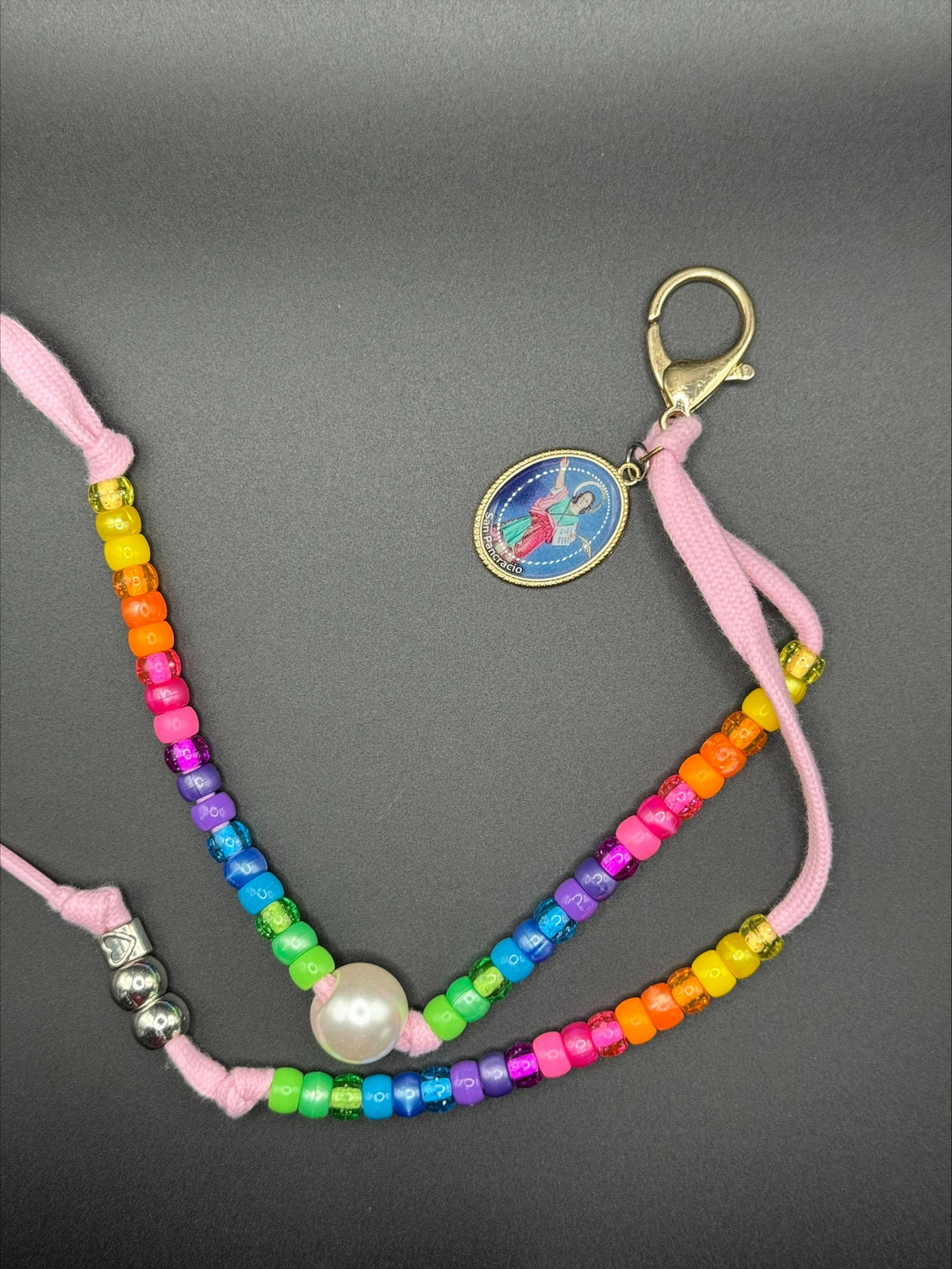 Porte-clés médaille et perles (plusieurs modèles)