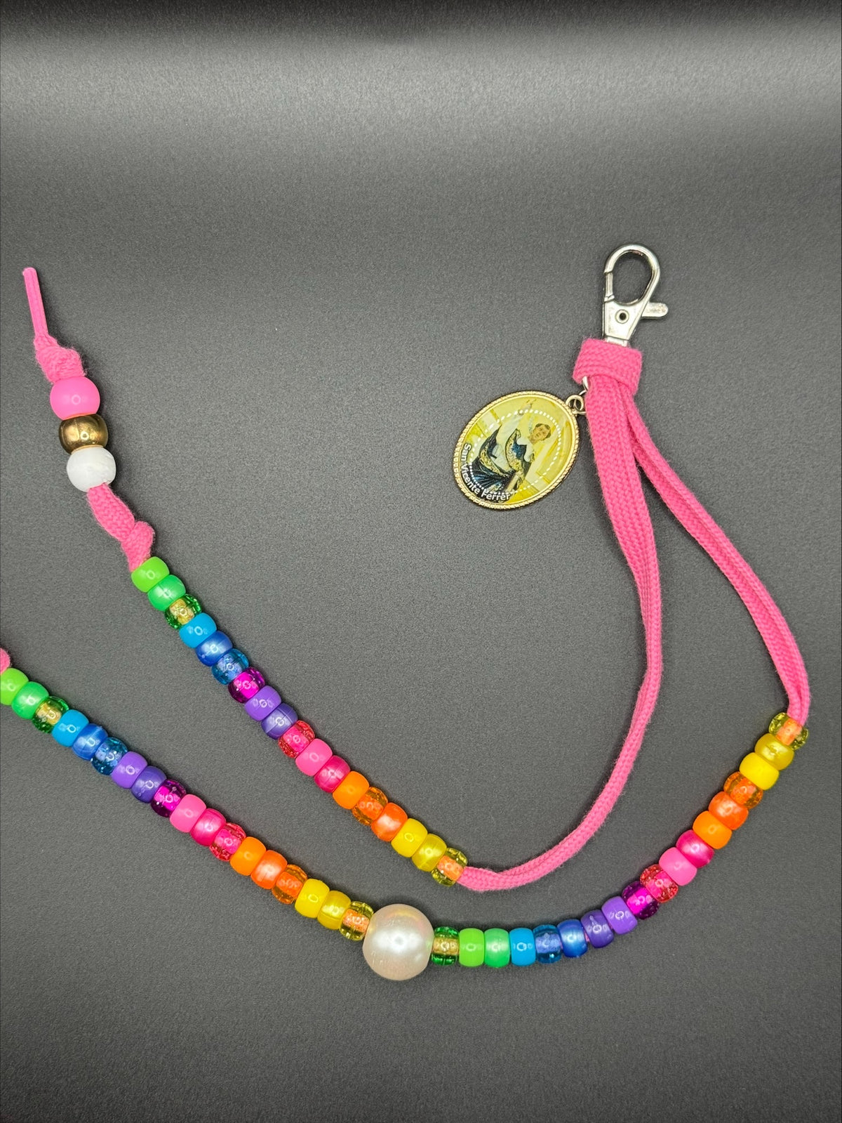 Porte-clés médaille et perles (plusieurs modèles)