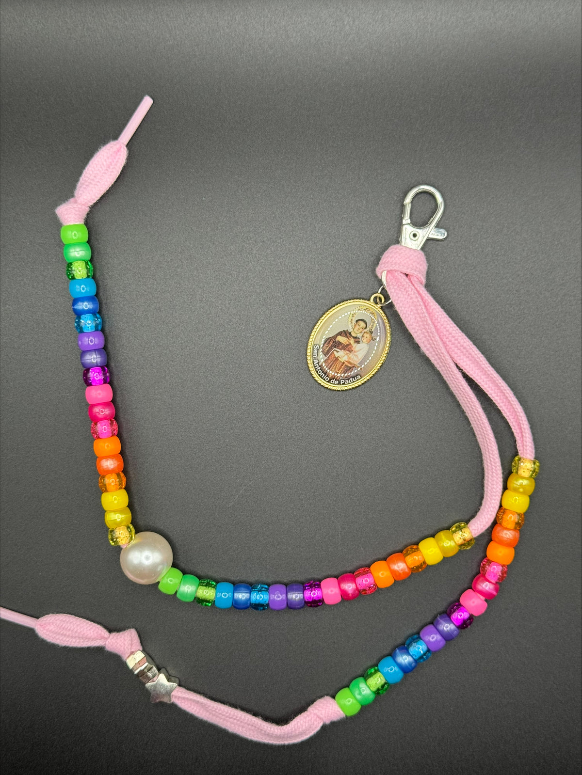Porte-clés médaille et perles (plusieurs modèles)