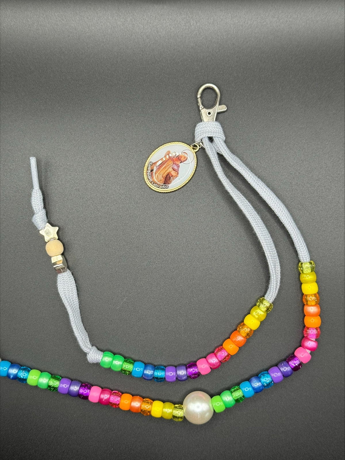 Porte-clés médaille et perles (plusieurs modèles)