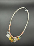 Collier médailles et perles roses (plusieurs modèles)