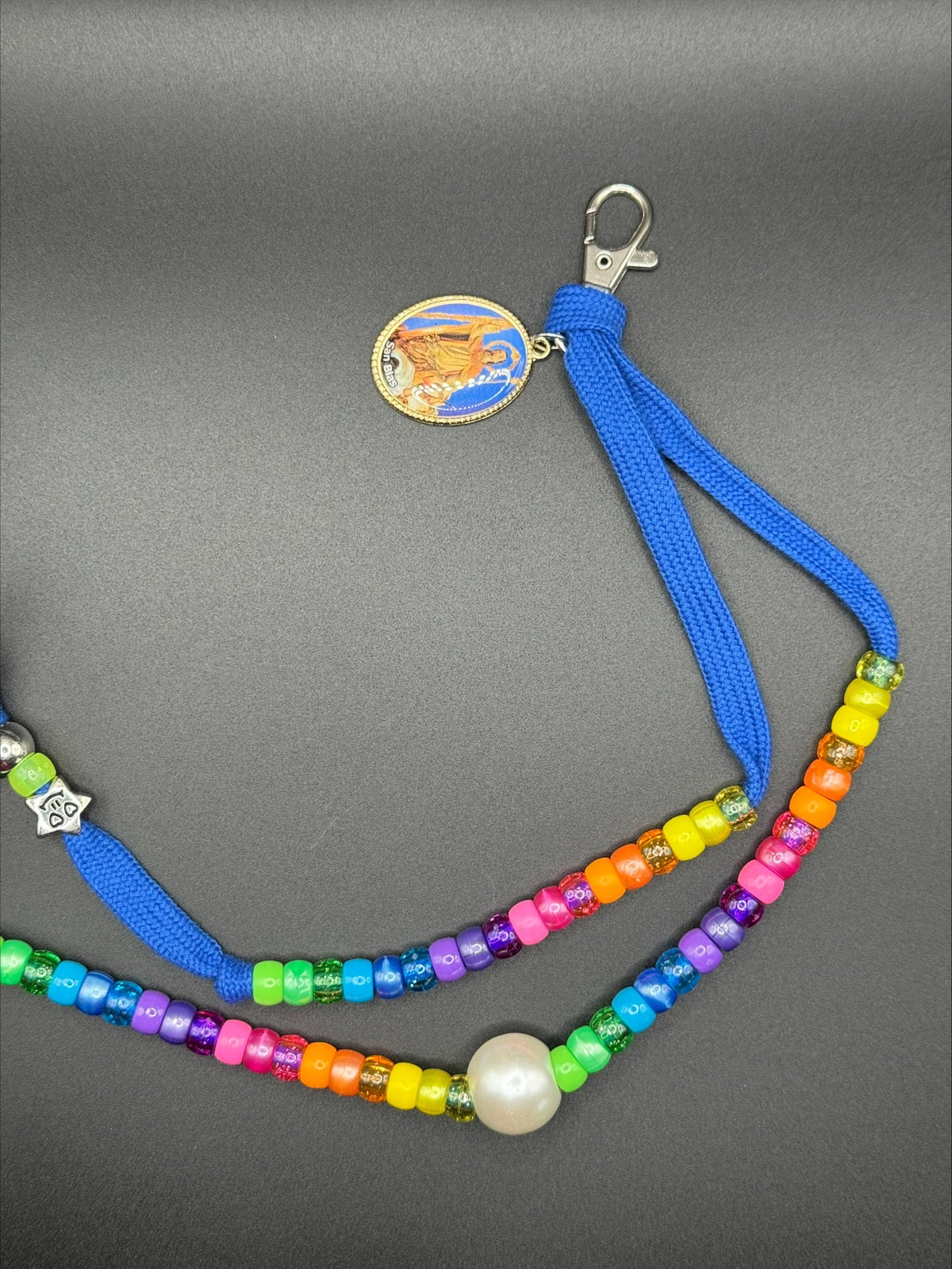 Porte-clés médaille et perles (plusieurs modèles)