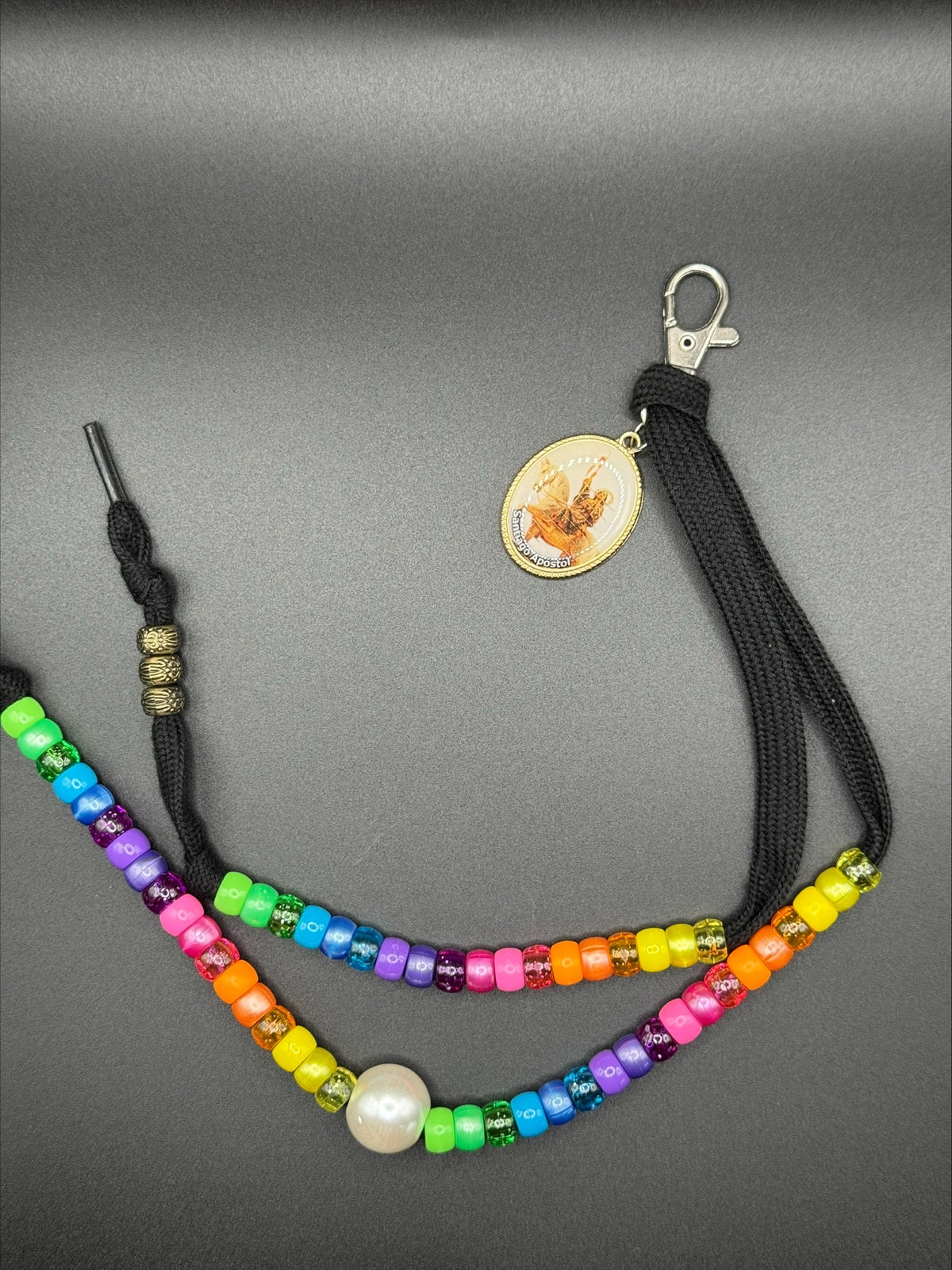 Porte-clés médaille et perles (plusieurs modèles)